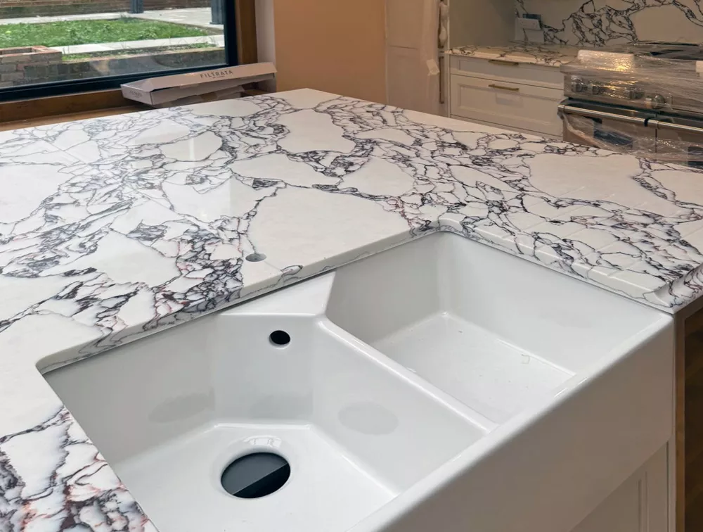 The best quartz, marble and granite surfaces for kitchens, bathrooms and living spaces